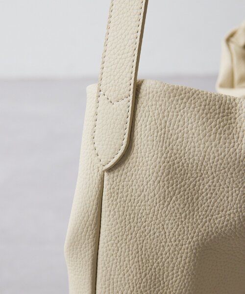 Whim Gazette（ウィムガゼット）の「【Hoaw.】ギャザーショルダーバッグ（ショルダーバッグ・レディース・ブラック/アイボリー・FREE）」の8枚目の写真