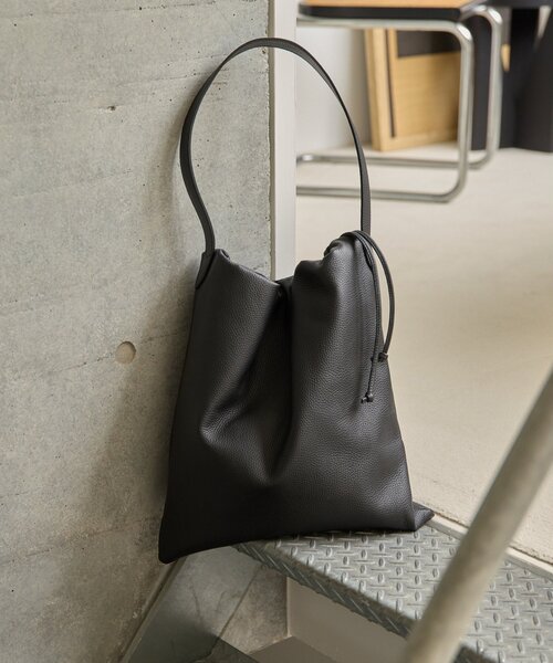 Whim Gazette（ウィムガゼット）の「【Hoaw.】ギャザーショルダーバッグ（ショルダーバッグ・レディース・ブラック/アイボリー・FREE）」の10枚目の写真