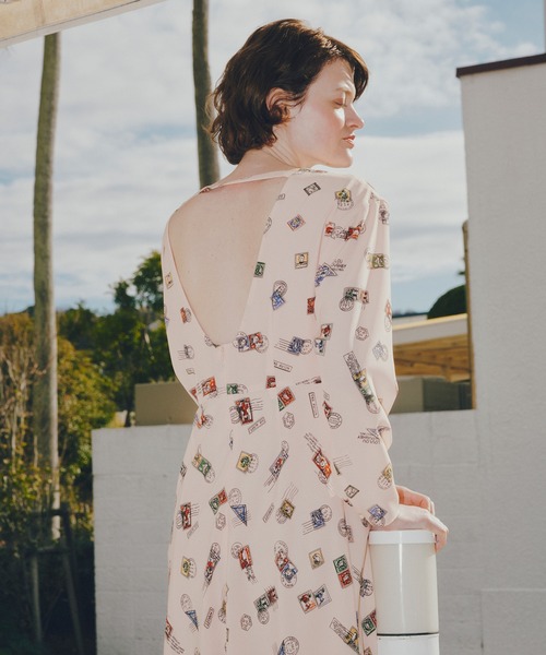 LOULOU WILLOUGHBY(ルルウィルビー)の「【LOULOU WILLOUGHBY】レタープリントワンピース(ワンピース・レディース・ピンク/ネイビー・1/2)」の2枚目の写真