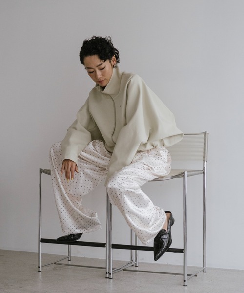 VION(ヴィオン)の「ハイネックバルーンブルゾン / High Neck Balloon Blouson(ブルゾン・レディース・ブラック/ベージュ・FREE)」の8枚目の写真