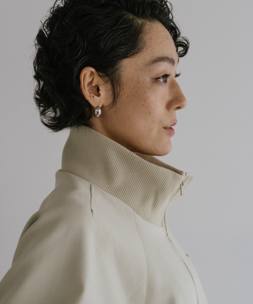 VION(ヴィオン)の「ハイネックバルーンブルゾン / High Neck Balloon Blouson(ブルゾン・レディース・ブラック/ベージュ・FREE)」の11枚目の写真
