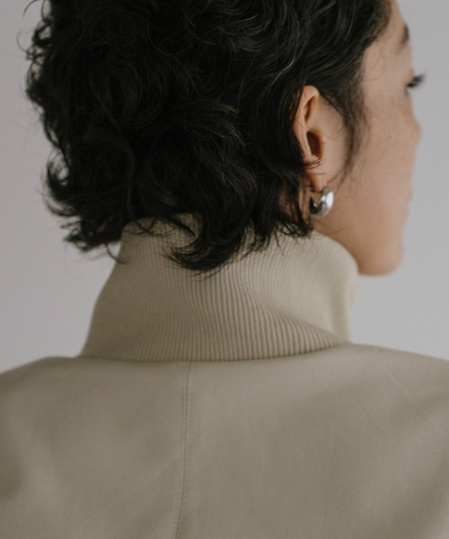 VION(ヴィオン)の「ハイネックバルーンブルゾン / High Neck Balloon Blouson(ブルゾン・レディース・ブラック/ベージュ・FREE)」の13枚目の写真