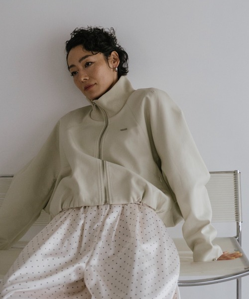 VION(ヴィオン)の「ハイネックバルーンブルゾン / High Neck Balloon Blouson(ブルゾン・レディース・ブラック/ベージュ・FREE)」の9枚目の写真