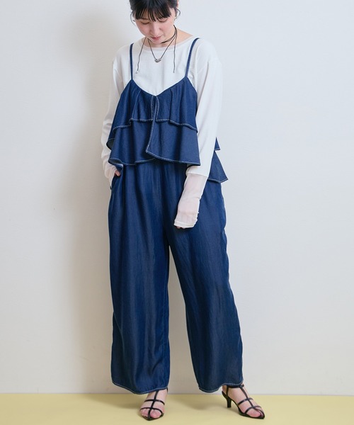 LHELBIE(レルビエ)の「デニムフリルキャミサロペット(サロペット/オーバーオール・レディース・インディゴブルー/ブラック/ブルー・M)」の4枚目の写真