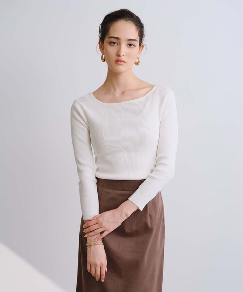 BIANCA(ビアンカ)の「【オールシーズン活躍】アシンメトリー変形Vネックプルオーバー(ニット/セーター・レディース・オフホワイト/ブラック/イエロー・38)」の5枚目の写真