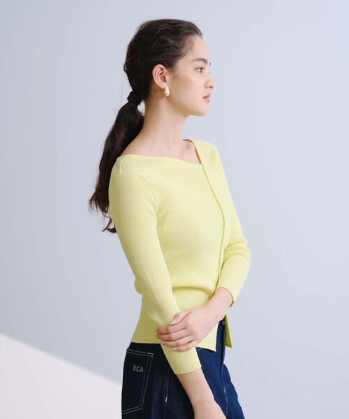 BIANCA(ビアンカ)の「【オールシーズン活躍】アシンメトリー変形Vネックプルオーバー(ニット/セーター・レディース・オフホワイト/ブラック/イエロー・38)」の9枚目の写真