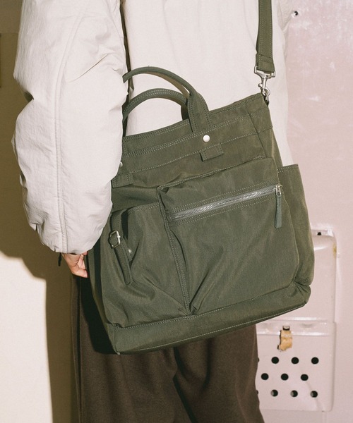 niko and...（ニコアンド）の「ポケットヘルメットショルダーバッグ（ショルダーバッグ・メンズ・ブラック/カーキ・FREE）」の4枚目の写真