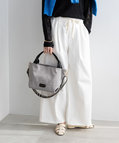 Elura（エルーラ）の「撥水2WAYトートS/646440（ショルダーバッグ・レディース・カーキ/ブラック/クリーム/グレー・FREE）」の6枚目の写真