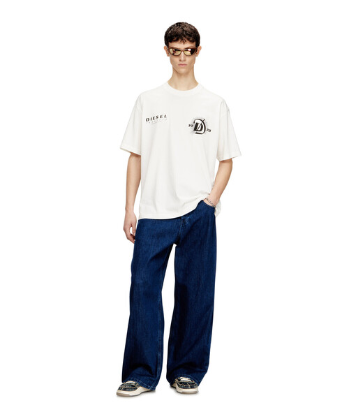 DIESEL(ディーゼル)の「メンズ Tシャツ T-BOGGY-V6(Tシャツ/カットソー・メンズ・オフホワイト/ブラック・LARGE/XXX-LARGE/MEDIUM/SMALL/X-SMALL/X-LARGE/XX-LARGE)」の3枚目の写真