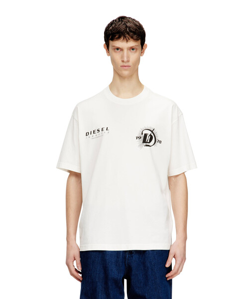 DIESEL(ディーゼル)の「メンズ Tシャツ T-BOGGY-V6(Tシャツ/カットソー・メンズ・オフホワイト/ブラック・LARGE/XXX-LARGE/MEDIUM/SMALL/X-SMALL/X-LARGE/XX-LARGE)」の5枚目の写真