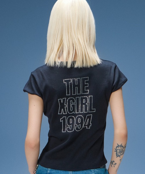 X-girl(エックスガール)の「RHINESTONE SKULL S/S BABY TEE(Tシャツ/カットソー・レディース・ブラック/ホワイト・S/M)」の4枚目の写真