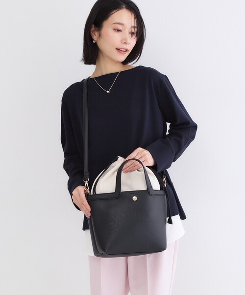 OPAQUE.CLIP（オペークドットクリップ）の「2WAY巾着付シュリンクミドルトート（ショルダーバッグ・レディース・オフホワイト/ブラック/ベージュ・00）」の14枚目の写真