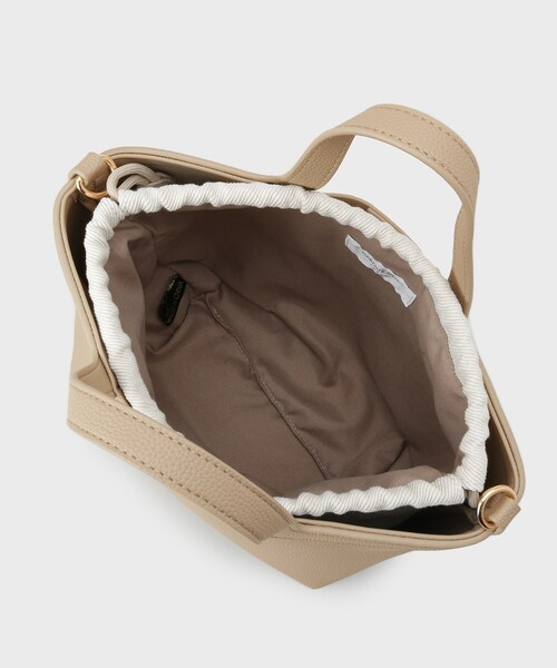 OPAQUE.CLIP（オペークドットクリップ）の「2WAY巾着付シュリンクミドルトート（ショルダーバッグ・レディース・オフホワイト/ブラック/ベージュ・00）」の4枚目の写真