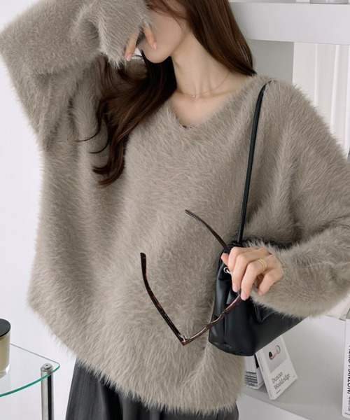 Ada.（エイダ）の「バック リボン Vネック シャギー ニット（ニット/セーター・レディース・ブラウン/チャコール/グレイッシュベージュ/アイボリー・FREE）」の9枚目の写真