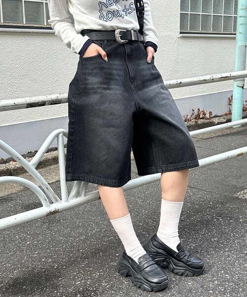 CIAOPANIC(チャオパニック)の「ヴィンテージライクデニムバギーショーツ(デニムパンツ・レディース・サックスブルー/グレー/インディゴブルー/ブラック・MEDIUM/LARGE)」の2枚目の写真