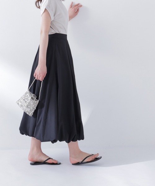 NATURAL BEAUTY BASIC(ナチュラルビューティーベーシック)の「【Oggi.jp掲載】【PS/低身長サイズ】マチバルーンスカート(スカート・レディース・ブルー系その他2/ブラック/オフホワイト・MEDIUM/P/S)」の1枚目の写真