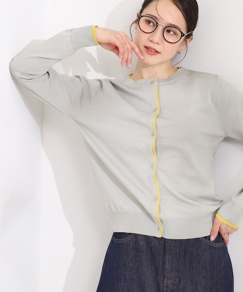 SHOO・LA・RUE（シューラルー）の「配色がコーデのアクセントに レイヤード風クルーカーディガン（カーディガン/ボレロ・レディース・アイボリー系4/ブルー系その他6/グレー系その他5・01/02/03/04）」の2枚目の写真