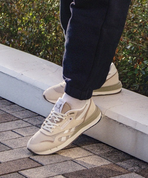 Reebok(リーボック)の「クラシック ナイロン 89 / CLASSIC NYLON 89(スニーカー・メンズ・アイボリー/グレー・30.0cm/29.0cm/28.5cm/28.0cm/27.5cm/27.0cm/26.5cm/26.0cm/25.5cm/25.0cm/24.0cm/24.5cm/23.5cm/23.0cm)」の1枚目の写真