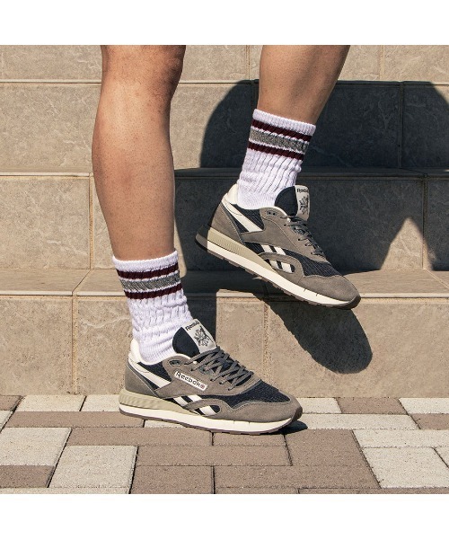 Reebok(リーボック)の「クラシック ナイロン 89 / CLASSIC NYLON 89(スニーカー・メンズ・アイボリー/グレー・30.0cm/29.0cm/28.5cm/28.0cm/27.5cm/27.0cm/26.5cm/26.0cm/25.5cm/25.0cm/24.0cm/24.5cm/23.5cm/23.0cm)」の5枚目の写真