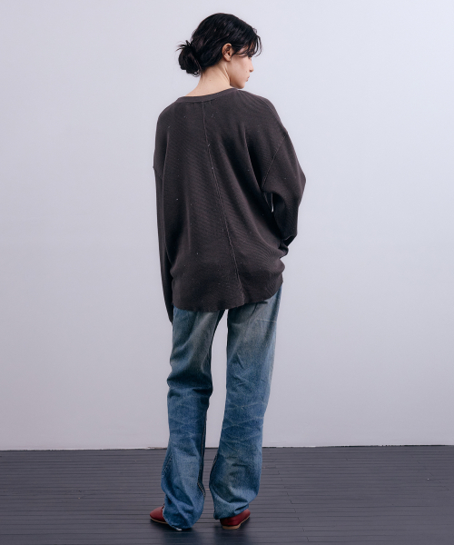NUAKLE（ヌアクル）の「(w) ミストペインティングワッフルTシャツ_ダークカーキ（Tシャツ/カットソー・レディース・その他・1/2）」の5枚目の写真