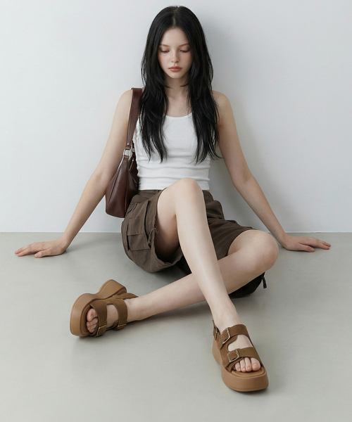CHAAKAN(チャカン靴)の「ジェネカ バックルプラットフォームサンダル SDSDS2i124 (6cm)(サンダル・レディース・ブラック/ブラウン/ベージュ・22.5cm/23cm/23.5cm/24cm/24.5cm/25cm)」の2枚目の写真
