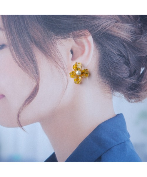 tone（トーン）の「【R】1010　ミモザと淡水パールのフラワーピアス(MA)（ピアス（両耳用）・レディース・イエロー・FREE）」の8枚目の写真
