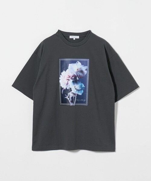 A DAY IN THE LIFE UNITED ARROWS(アデイインザライフユナイテッドアローズ)の「アクロマティック フラワープリント カットソー<A DAY IN THE LIFE>(Tシャツ/カットソー・メンズ・ダークグレー/ホワイト・M/L)」の2枚目の写真