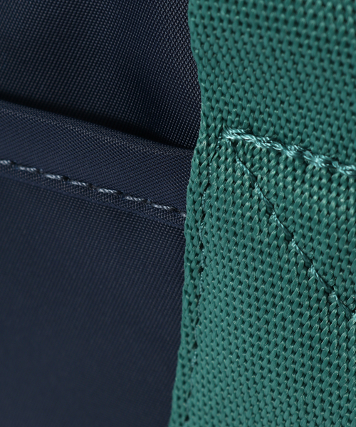 FRED PERRY（フレッドペリー）の「FRED PERRY / フレッドペリー  X86 Barrel Bag（ボストンバッグ・メンズ・ダークブルー・FREE）」の9枚目の写真