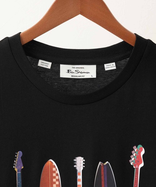 Ben Sherman(ベンシャーマン)の「サーフ&ギターズTシャツ(Tシャツ/カットソー・メンズ・ブラック/サーモンピンク・MEDIUM/LARGE)」の6枚目の写真