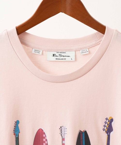 Ben Sherman(ベンシャーマン)の「サーフ&ギターズTシャツ(Tシャツ/カットソー・メンズ・ブラック/サーモンピンク・MEDIUM/LARGE)」の8枚目の写真