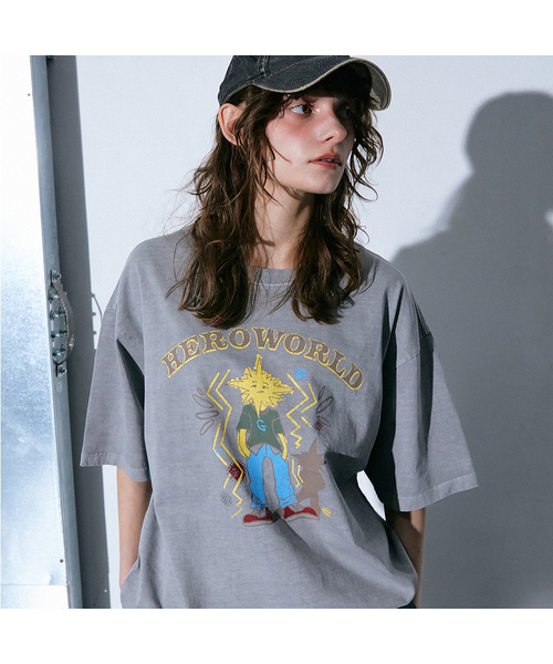 GAKKAI UNIONS(ガッカイユニオンズ)の「ヒーローワールド ピグメント 半袖Tシャツ ストーングレー(Tシャツ/カットソー・レディース・その他・MEDIUM/LARGE)」の1枚目の写真