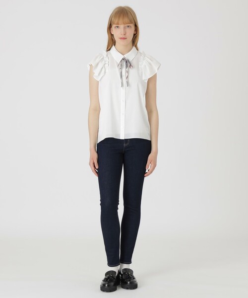 BLUE LABEL CRESTBRIDGE(ブルーレーベルクレストブリッジ)の「フリルスリーブシアーブラウス(シャツ/ブラウス・レディース・オフホワイト/ブルー/ダークネイビー・38/36)」の4枚目の写真