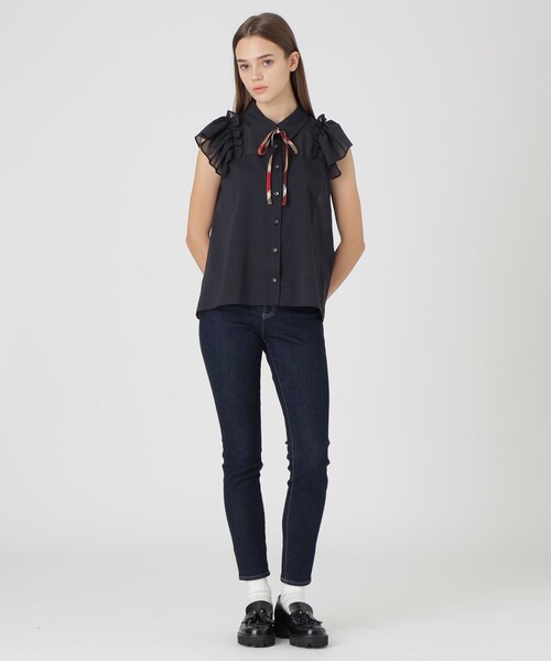 BLUE LABEL CRESTBRIDGE(ブルーレーベルクレストブリッジ)の「フリルスリーブシアーブラウス(シャツ/ブラウス・レディース・オフホワイト/ブルー/ダークネイビー・38/36)」の11枚目の写真
