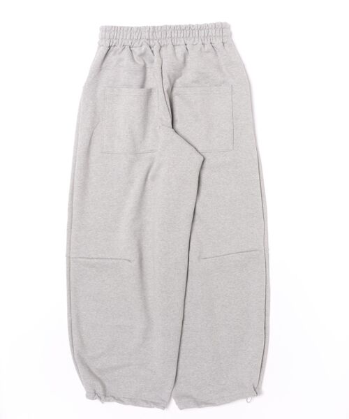 Chikashitsu +（チカシツプラス）の「【Chikashitsu +】curved balloon sweat pants / 【チカシツプラス】カーブバルーンスウェットパンツ（スウェットパンツ・メンズ・グレー/ブラック・ONE SIZE）」の11枚目の写真
