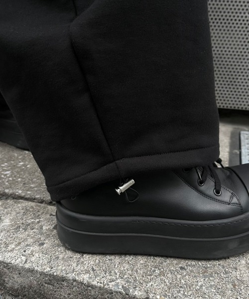 Chikashitsu +(チカシツプラス)の「【Chikashitsu +】curved balloon sweat pants / 【チカシツプラス】カーブバルーンスウェットパンツ(スウェットパンツ・メンズ・グレー/ブラック・ONE SIZE)」の14枚目の写真