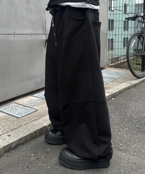 Chikashitsu +(チカシツプラス)の「【Chikashitsu +】curved balloon sweat pants / 【チカシツプラス】カーブバルーンスウェットパンツ(スウェットパンツ・メンズ・グレー/ブラック・ONE SIZE)」の17枚目の写真