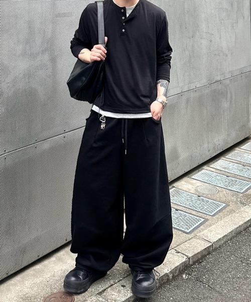 Chikashitsu +(チカシツプラス)の「【Chikashitsu +】curved balloon sweat pants / 【チカシツプラス】カーブバルーンスウェットパンツ(スウェットパンツ・メンズ・グレー/ブラック・ONE SIZE)」の20枚目の写真
