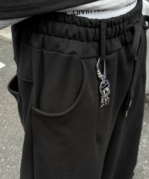 Chikashitsu +(チカシツプラス)の「【Chikashitsu +】curved balloon sweat pants / 【チカシツプラス】カーブバルーンスウェットパンツ(スウェットパンツ・メンズ・グレー/ブラック・ONE SIZE)」の15枚目の写真