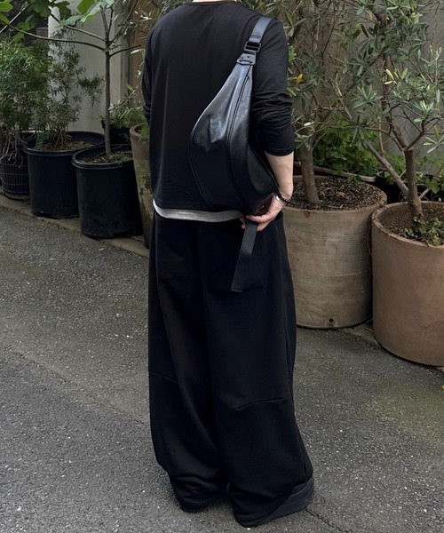 Chikashitsu +(チカシツプラス)の「【Chikashitsu +】curved balloon sweat pants / 【チカシツプラス】カーブバルーンスウェットパンツ(スウェットパンツ・メンズ・グレー/ブラック・ONE SIZE)」の21枚目の写真