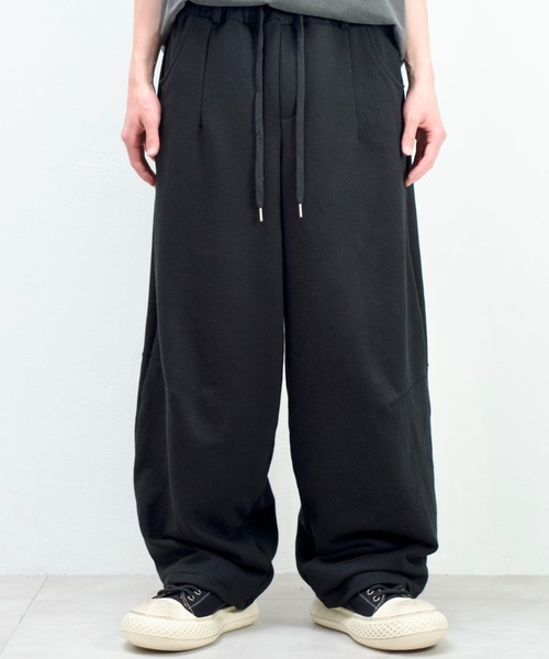 Chikashitsu +(チカシツプラス)の「【Chikashitsu +】curved balloon sweat pants / 【チカシツプラス】カーブバルーンスウェットパンツ(スウェットパンツ・メンズ・グレー/ブラック・ONE SIZE)」の12枚目の写真