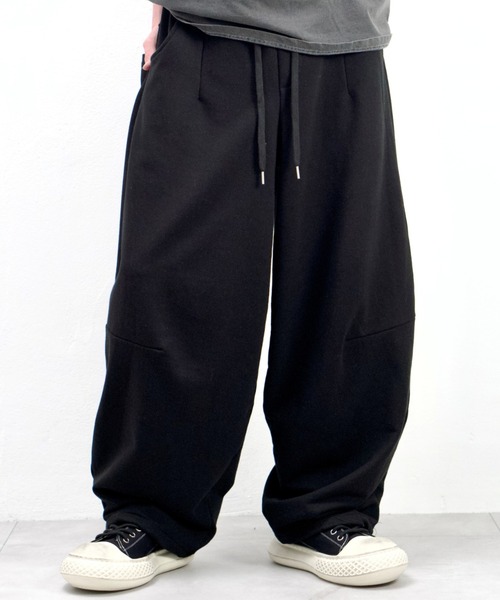 Chikashitsu +(チカシツプラス)の「【Chikashitsu +】curved balloon sweat pants / 【チカシツプラス】カーブバルーンスウェットパンツ(スウェットパンツ・メンズ・グレー/ブラック・ONE SIZE)」の13枚目の写真