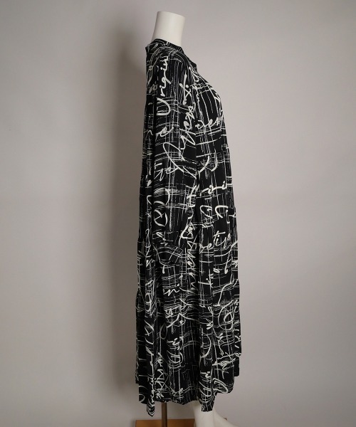 SCARF（スカーフ）の「大柄プリントワンピース（ワンピース・レディース・ブラックミックス/ホワイト/ピンク/ブラック×ブラック・FREE）」の15枚目の写真