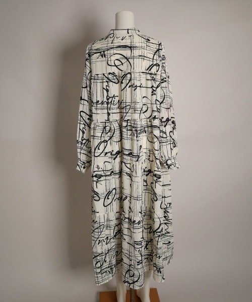 SCARF（スカーフ）の「大柄プリントワンピース（ワンピース・レディース・ブラックミックス/ホワイト/ピンク/ブラック×ブラック・FREE）」の17枚目の写真