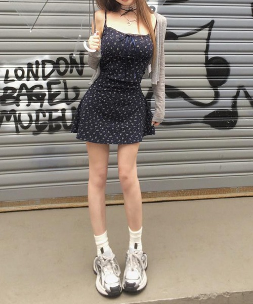 HALEY PESCA（ヘーリーペスカ）の「HALEY PESCA/小花柄キャミワンピカーディガンセット（ワンピース・レディース・ネイビー・FREE）」の2枚目の写真