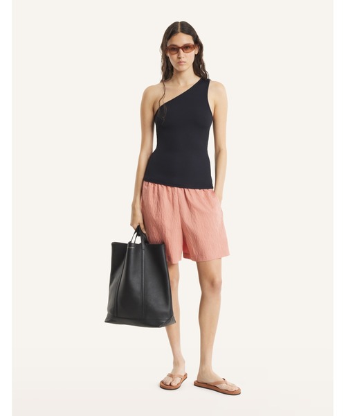 Maison Kitsune(メゾンキツネ)の「SOFT FINE RIB ASYMMETRIC TOP(タンクトップ・レディース・ブラック・S/XS/M)」の5枚目の写真
