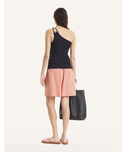 Maison Kitsune(メゾンキツネ)の「SOFT FINE RIB ASYMMETRIC TOP(タンクトップ・レディース・ブラック・S/XS/M)」の6枚目の写真