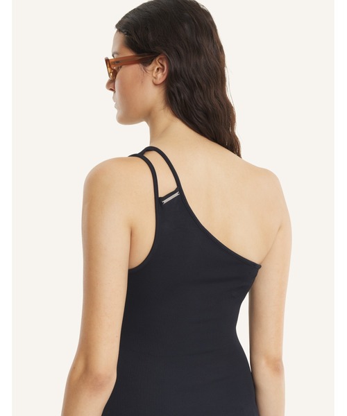 Maison Kitsune(メゾンキツネ)の「SOFT FINE RIB ASYMMETRIC TOP(タンクトップ・レディース・ブラック・S/XS/M)」の8枚目の写真
