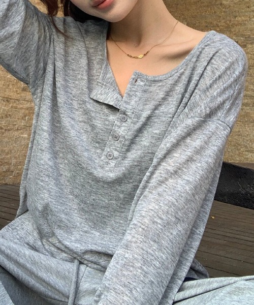 LYEON(リヨン)の「オーバーサイズシアーヘンリーネックロンT(Tシャツ/カットソー・レディース・ブラック/グレー/オフホワイト・FREE)」の15枚目の写真