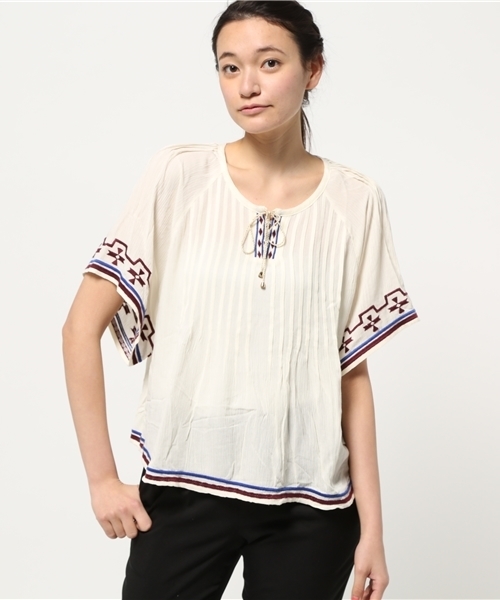 OUTLET（アウトレット）の「【Discoat】刺繍使イフレアBL（シャツ/ブラウス・レディース・ブラック/レンガ/アイボリー・FREE）」の2枚目の写真