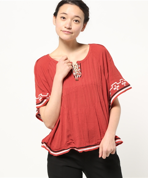 OUTLET（アウトレット）の「【Discoat】刺繍使イフレアBL（シャツ/ブラウス・レディース・ブラック/レンガ/アイボリー・FREE）」の3枚目の写真
